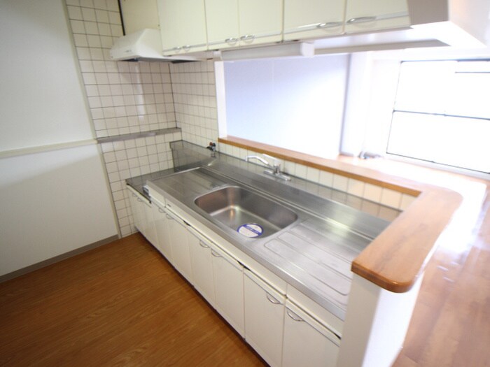 ＰＩＮＥ　ＣＯＵＲＴの物件内観写真