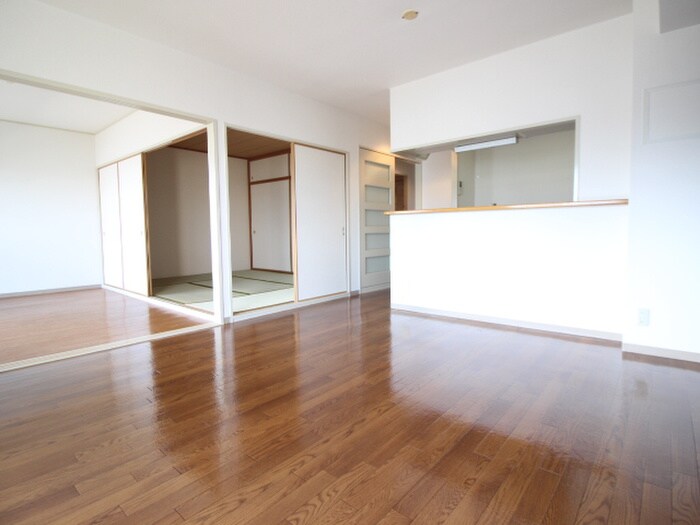 ＰＩＮＥ　ＣＯＵＲＴの物件内観写真