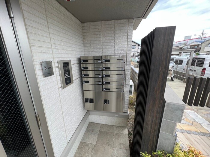 La　Maison　Du　MiLieuの物件外観写真