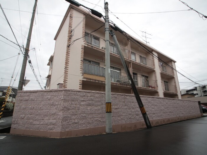 甲子園パインマンションの物件外観写真