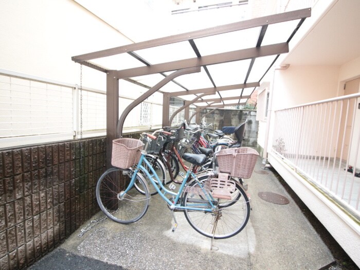 甲子園パインマンションの物件外観写真