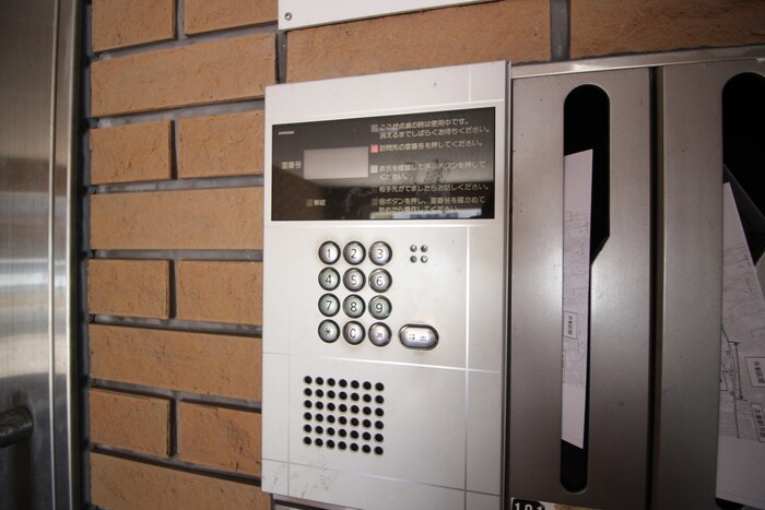 コモド嵯峨の物件外観写真