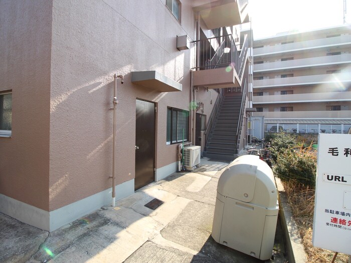 毛利マンションの物件外観写真