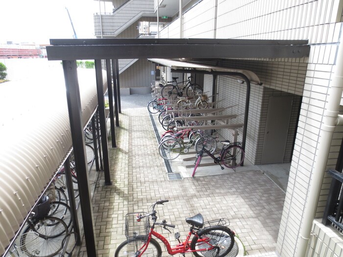 ロイヤル鶴見の物件外観写真