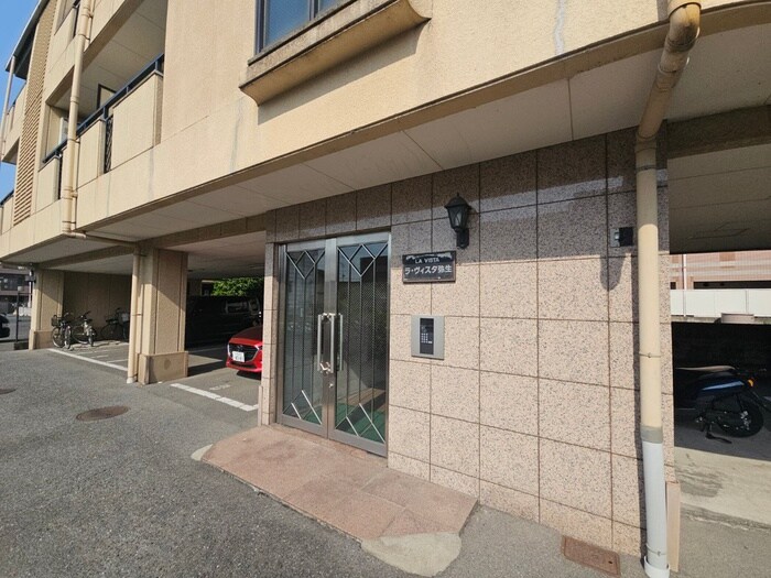 ﾗｳﾞｨｽﾀ弥生の物件外観写真