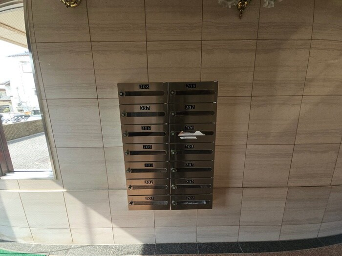 ﾗｳﾞｨｽﾀ弥生の物件外観写真