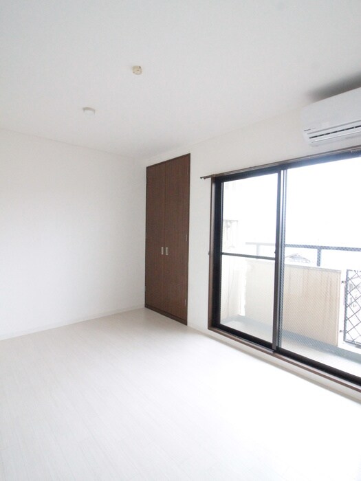 ﾗｳﾞｨｽﾀ弥生の物件内観写真