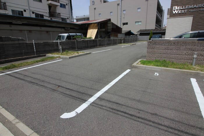 ベルメゾン・ウエストの物件外観写真