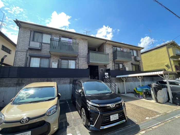 パストラル西向日の物件外観写真