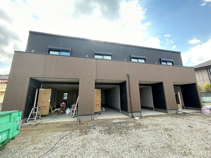 East Garage Placeの物件外観写真