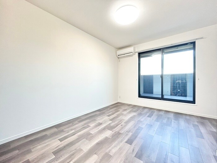 East Garage Placeの物件内観写真