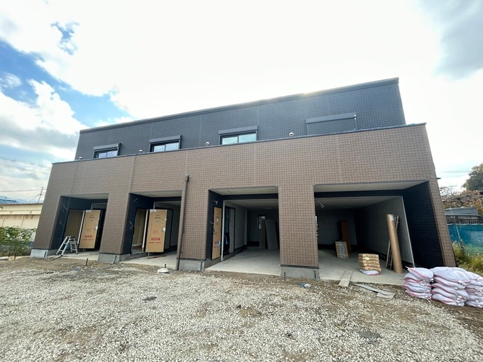 East Garage Placeの物件外観写真