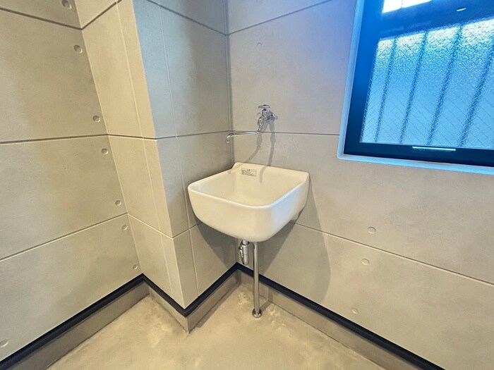 East Garage Placeの物件外観写真