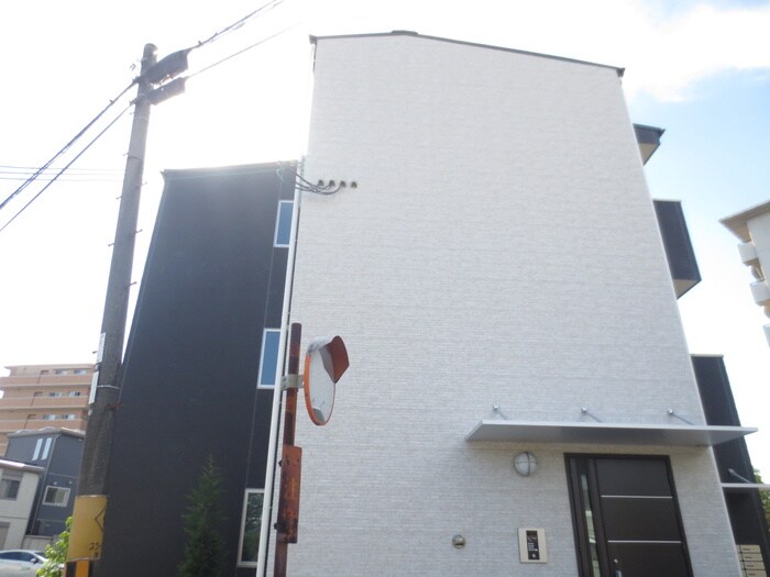 アンプルールフェール雅の物件外観写真