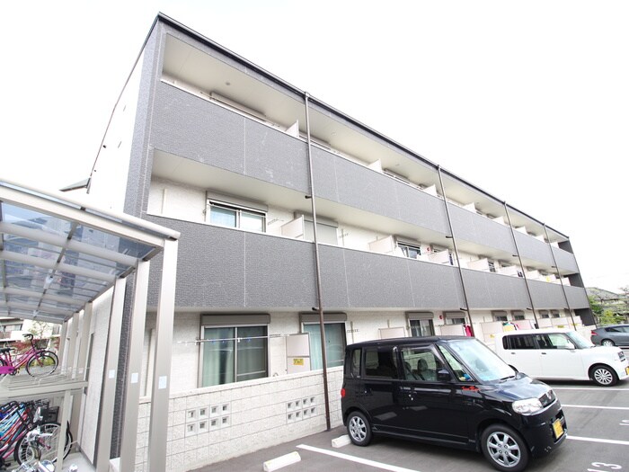 アンプルールフェール雅の物件外観写真