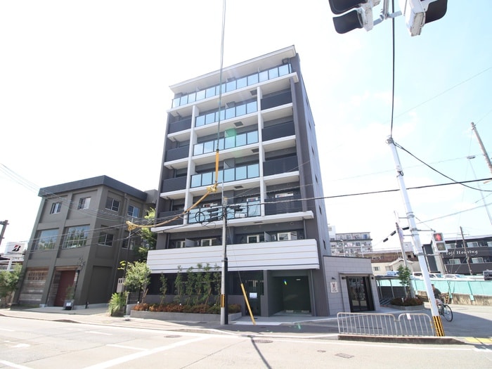 ﾌｧｰｽﾄﾌｨｵｰﾚ京都西京極（102）の物件外観写真