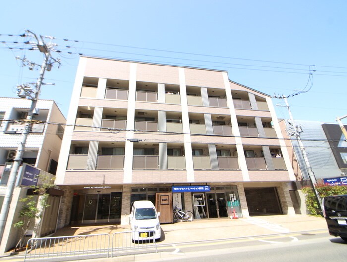 ＬＵＸＥ北桜塚の物件外観写真