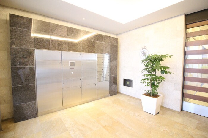 ＬＵＸＥ北桜塚の物件外観写真