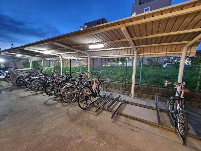 ベルファ－ス緑地公園の物件外観写真