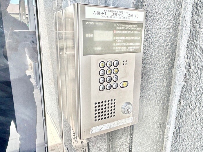 レジデンスオ－クラの物件外観写真