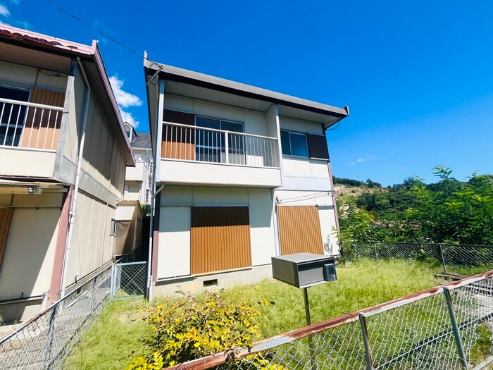 甲陽園東山町貸家　東棟の物件外観写真