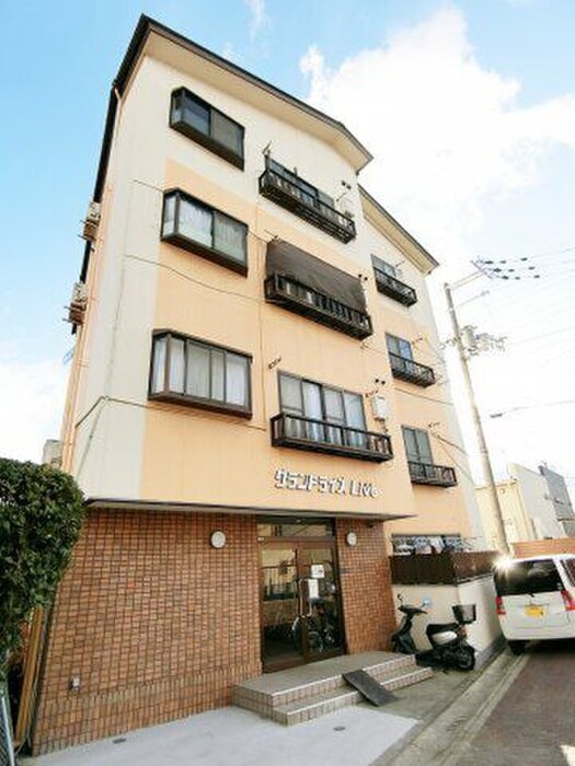 グランドライズリブの物件外観写真