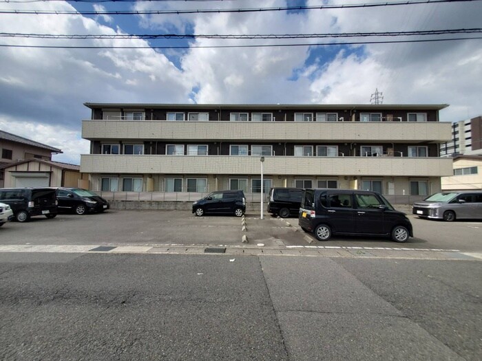 鳥羽リョウコウの物件外観写真