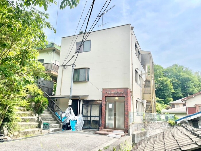 ウッドストックマンションの物件外観写真