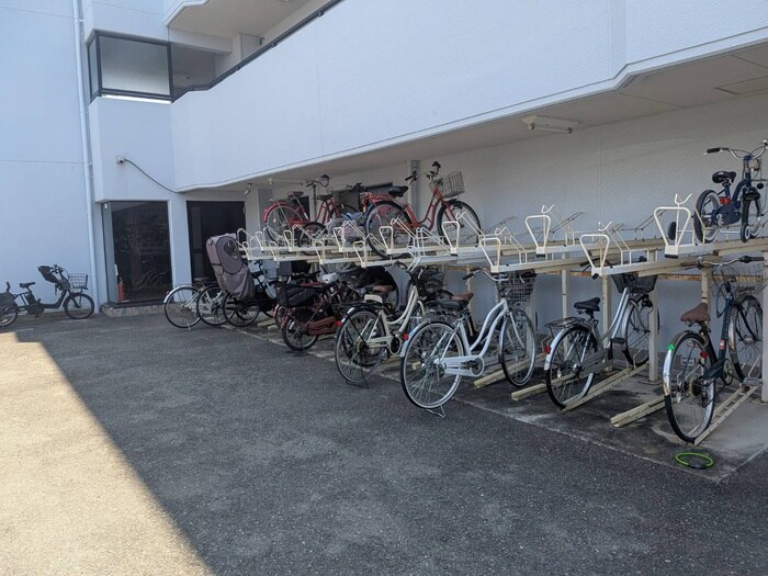 崇徳院ハイツの物件外観写真