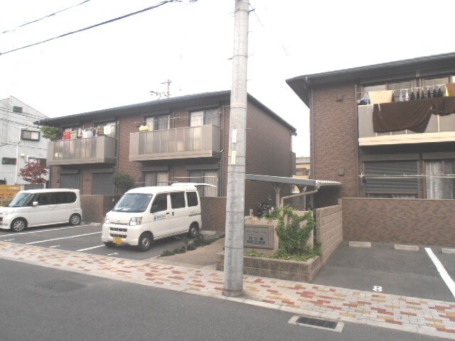 メゾン　ド　エトワールA棟の物件外観写真