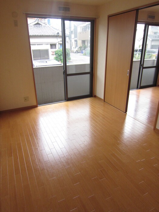 メゾン　ド　エトワールA棟の物件内観写真