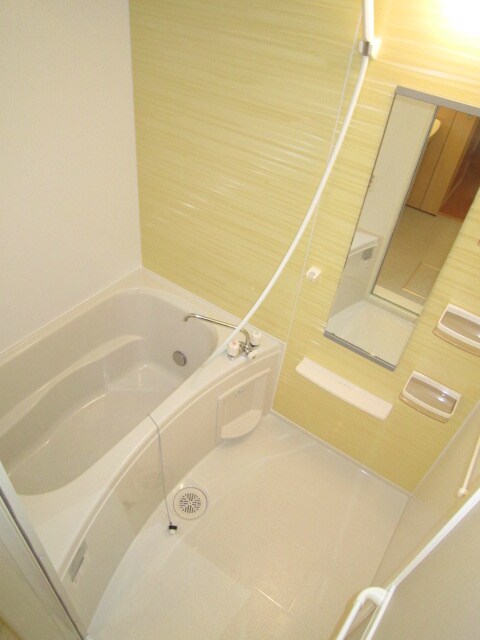 ファミ－ル　キンダⅡの物件内観写真