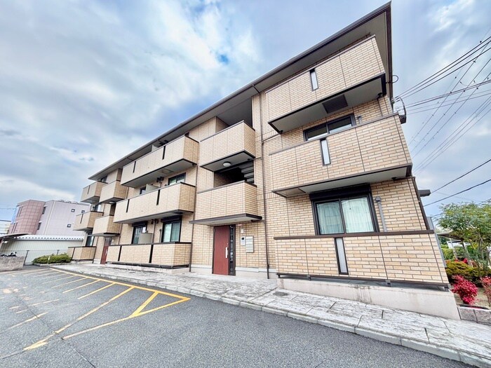 ファミ－ユ・Ｍの物件外観写真