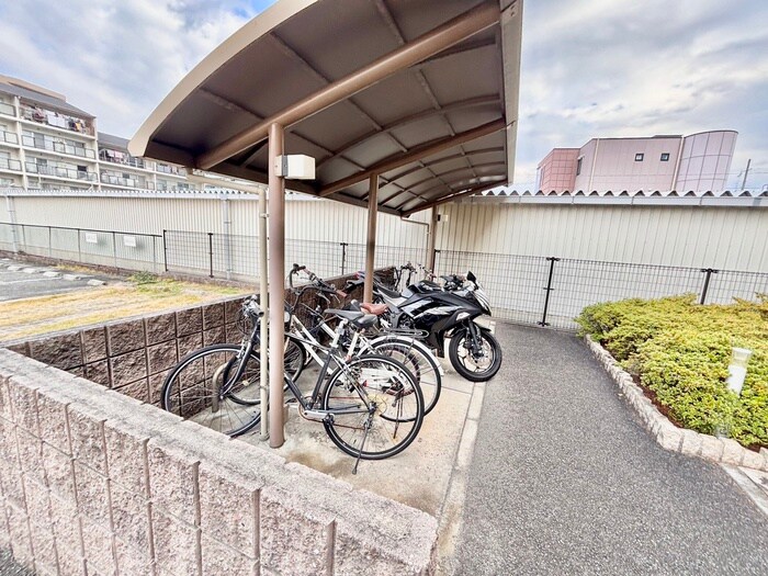 ファミ－ユ・Ｍの物件外観写真