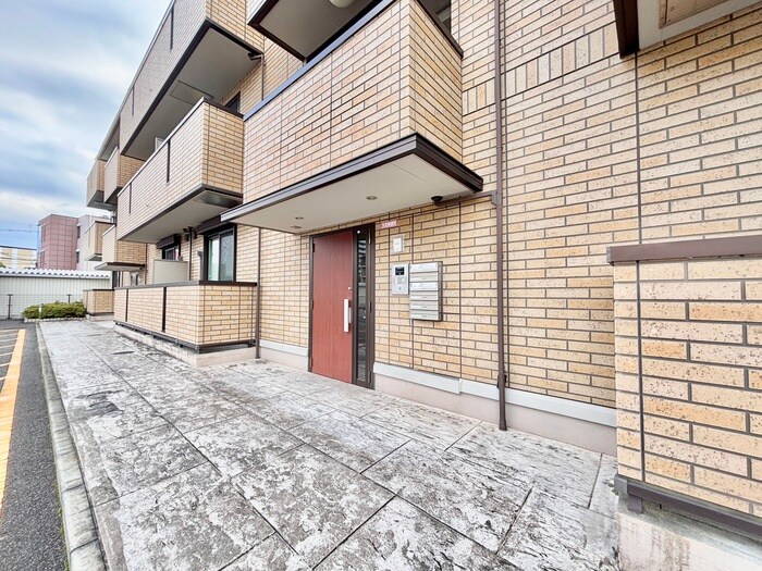 ファミ－ユ・Ｍの物件外観写真