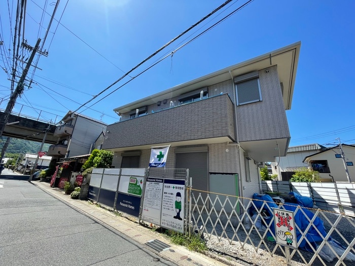 エルメゾン嵯峨の物件外観写真