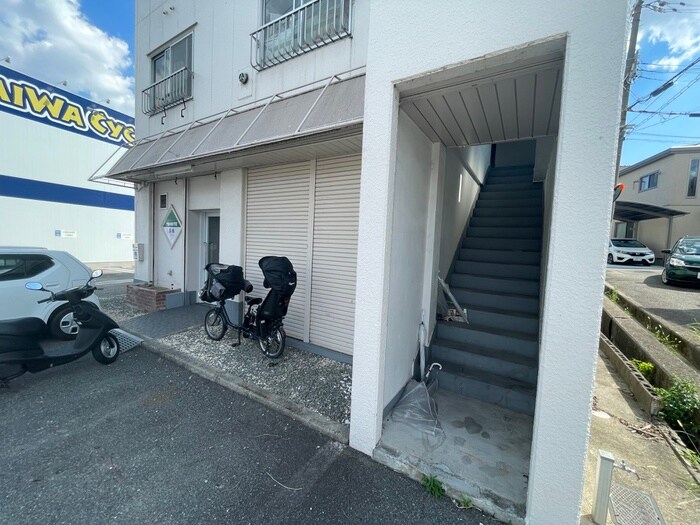 村上マンションの物件外観写真