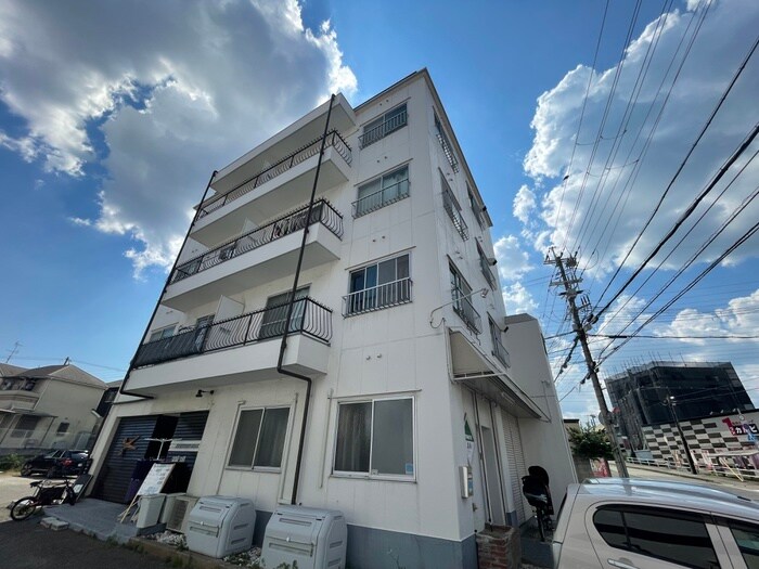 村上マンションの物件外観写真