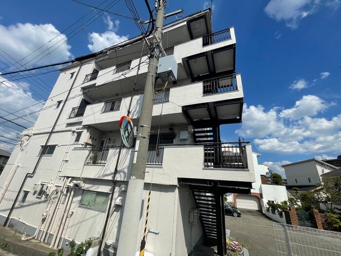 村上マンションの物件外観写真