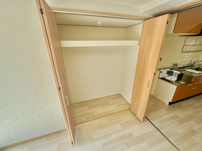 ＩＶＹ　ＣＯＵＲＴ　Ａの物件内観写真