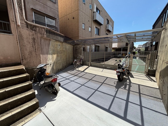 マンション紫明園の物件外観写真