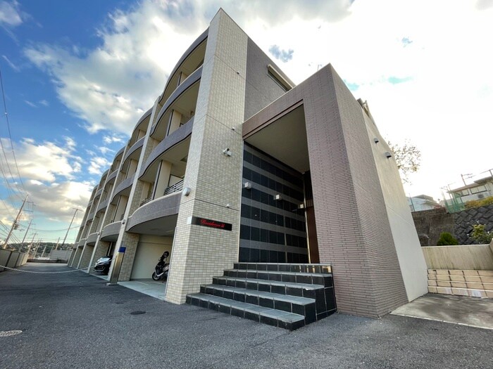 レジデンス薪の物件外観写真