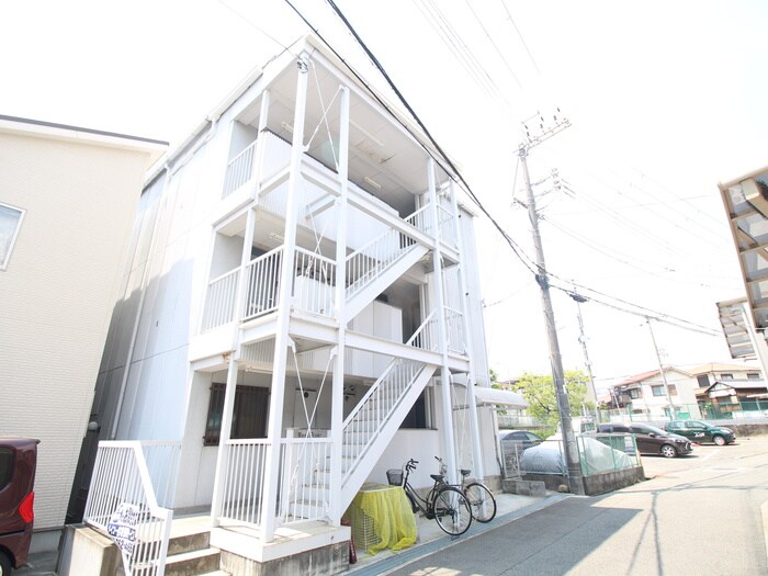 ウエストリバーの物件外観写真