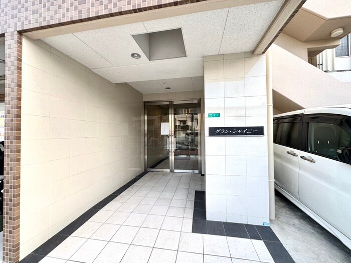 グラン・シャイニーの物件外観写真