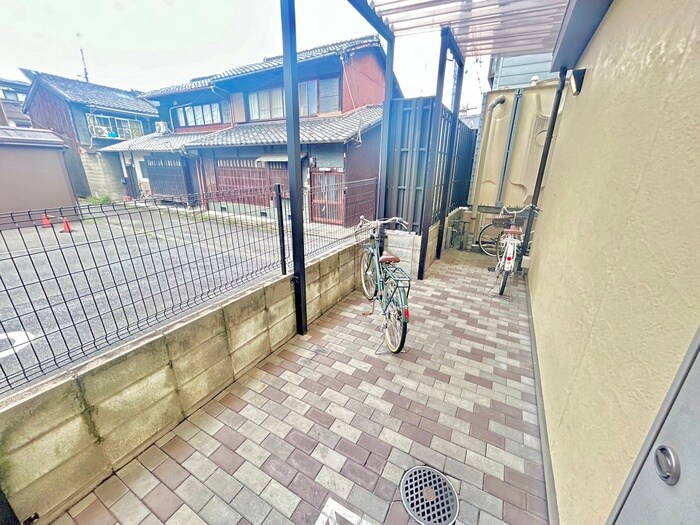 アドミ西院の物件外観写真