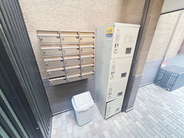 アドミ西院の物件外観写真