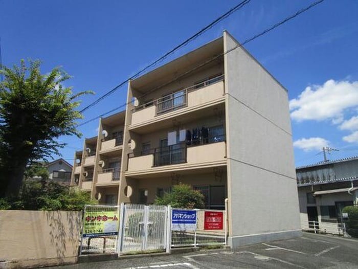 ファミール赤川の物件外観写真