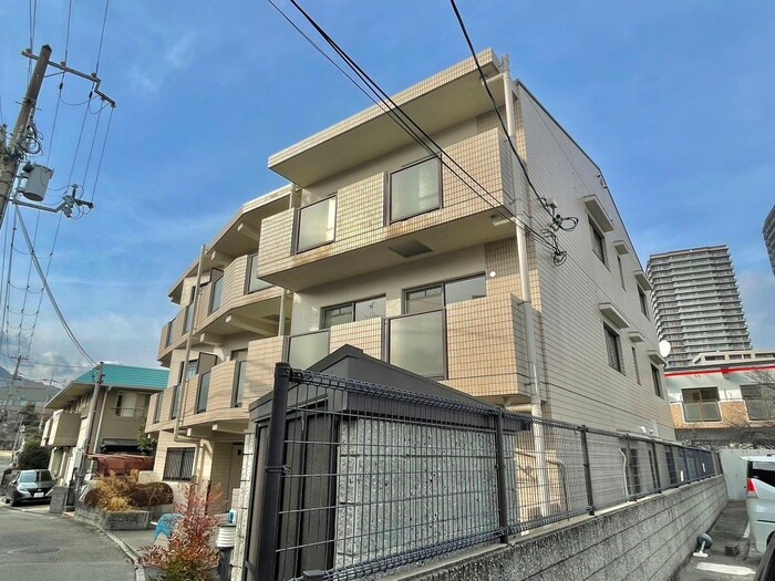 リストン宝塚の物件外観写真