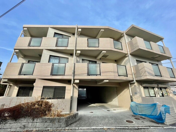 リストン宝塚の物件外観写真