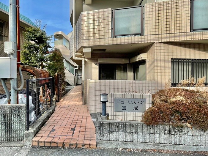 リストン宝塚の物件外観写真